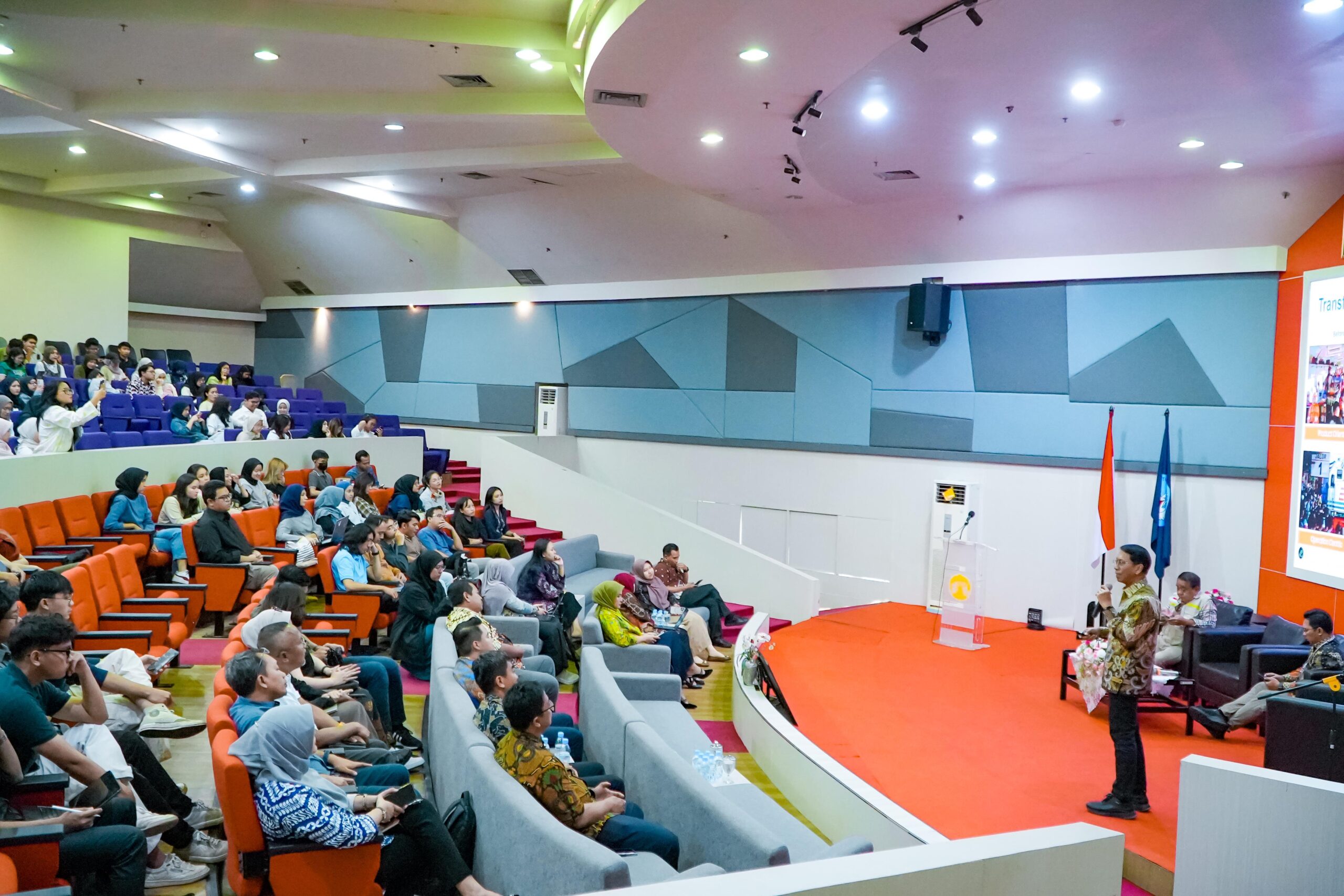 CEO Talks FIA UI: KAI Tunjukkan Pentingnya Inovasi dalam Layanan Publik