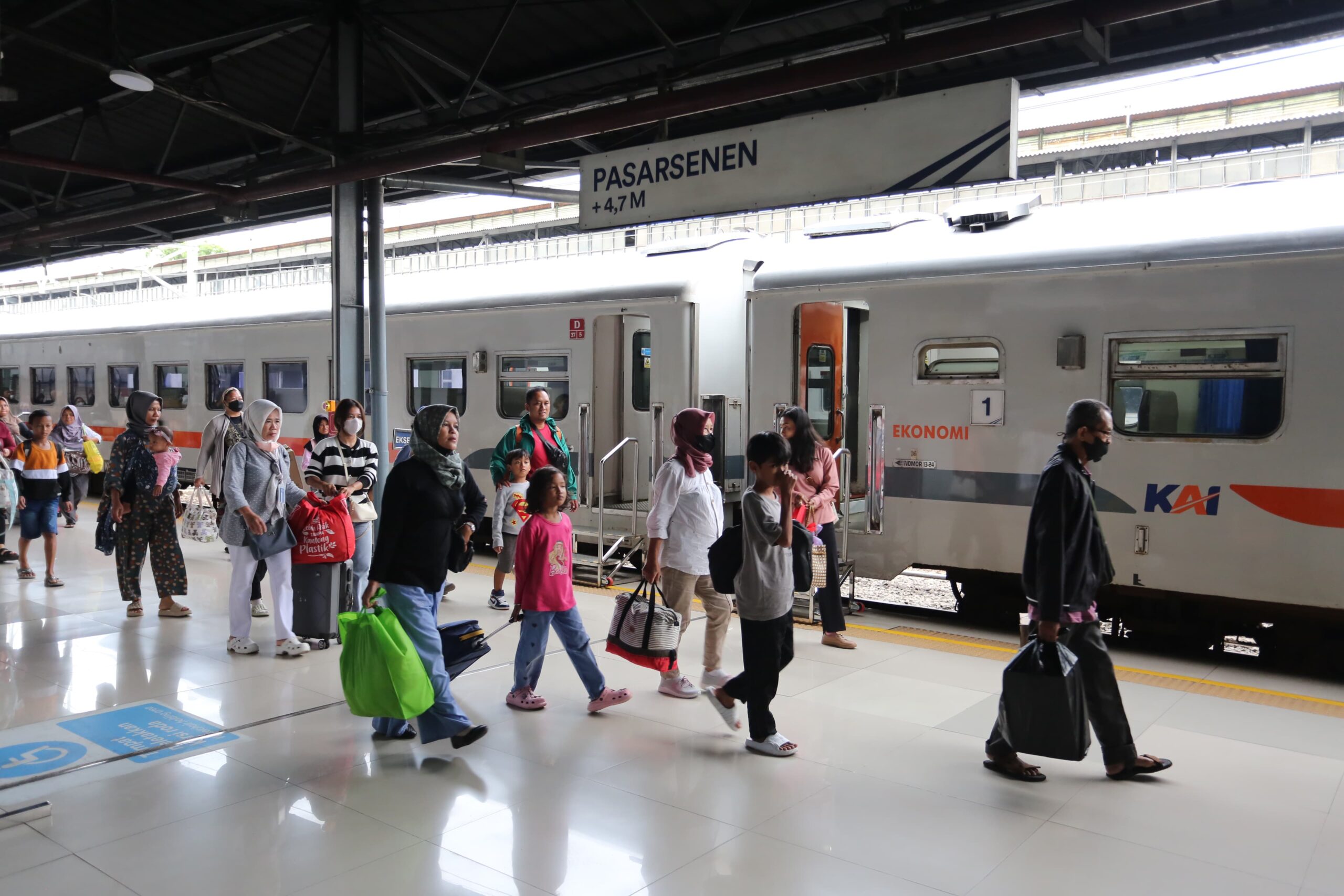 Menghadapi Lonjakan Penumpang, KAI Siapkan 2.441 Perjalanan Kereta dan 980 Ribu Kursi