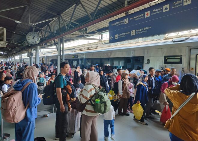 Kereta Api Tetap Menjadi Pilihan Utama Selama Arus Balik Waisak 2025 dengan Okupansi Tembus 104%